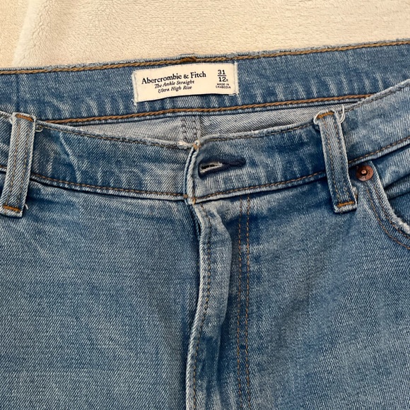 Abercrombie Ultra High-Rise Ankle Straight Jean | Size: Wmns 12 / 31 - Picture 5 of 5